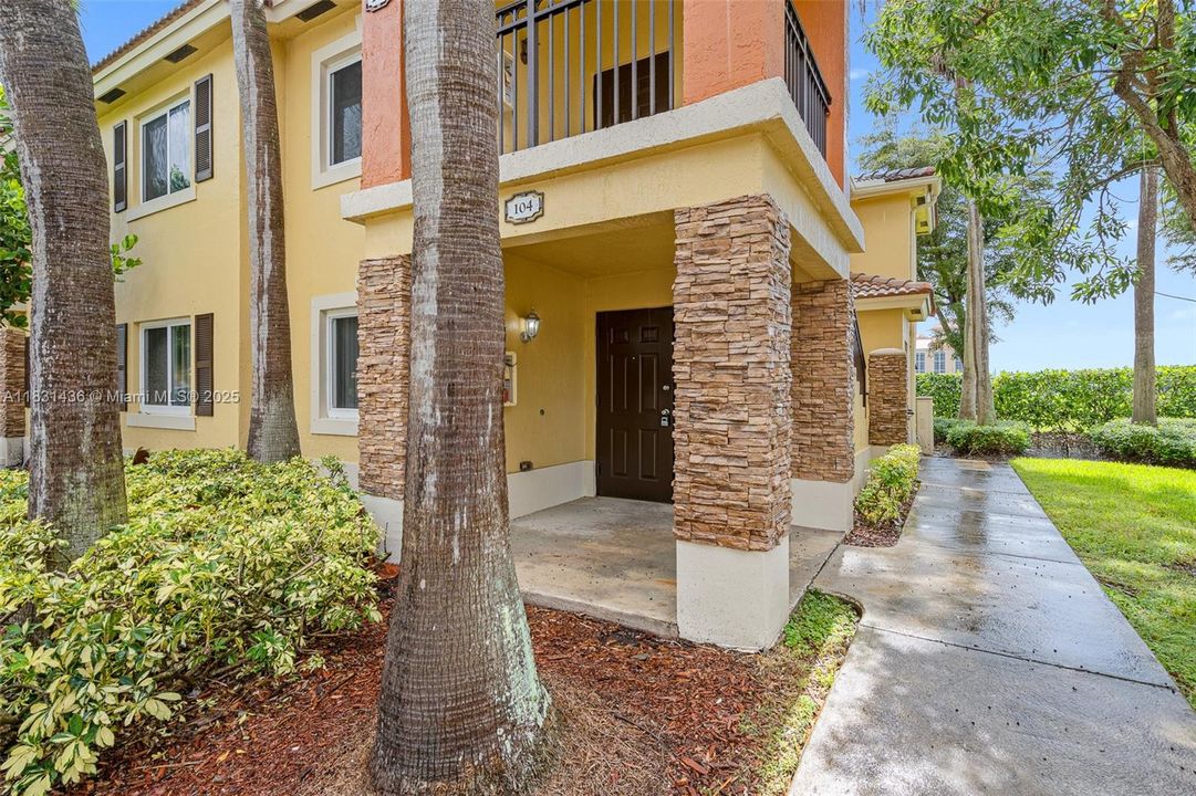 Active With Contract: $235,000 (3 beds, 2 baths, 1196 Square Feet)