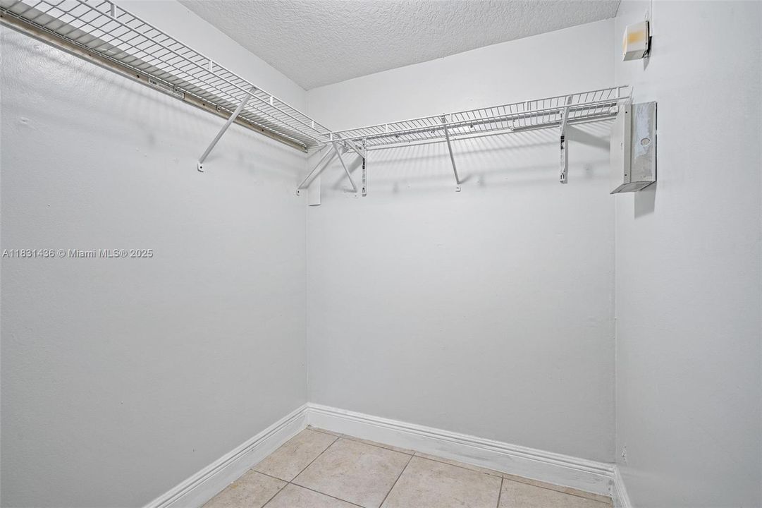 Active With Contract: $235,000 (3 beds, 2 baths, 1196 Square Feet)