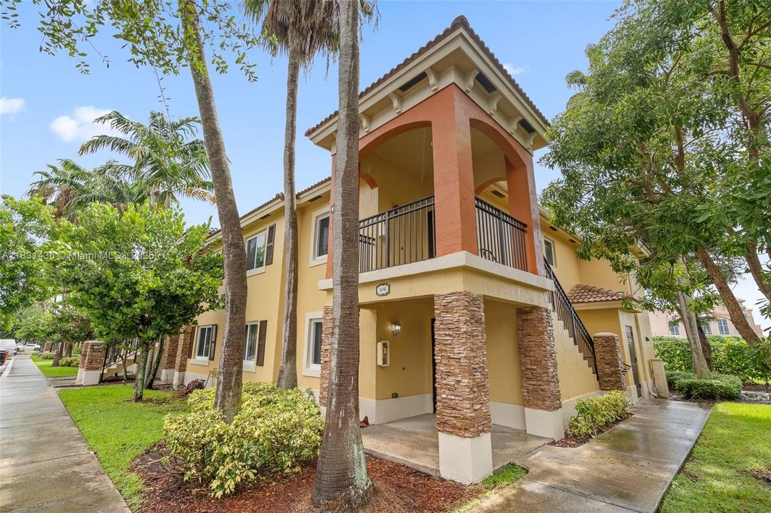 Active With Contract: $235,000 (3 beds, 2 baths, 1196 Square Feet)