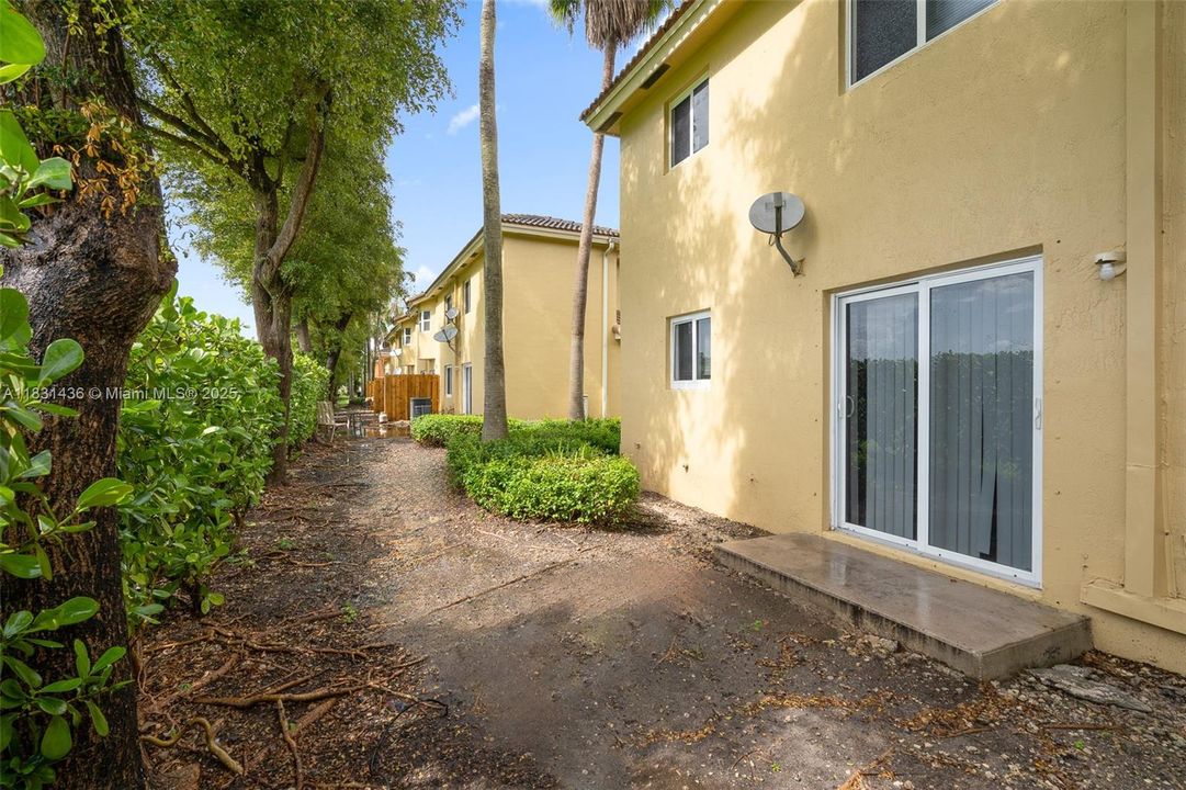 Active With Contract: $235,000 (3 beds, 2 baths, 1196 Square Feet)