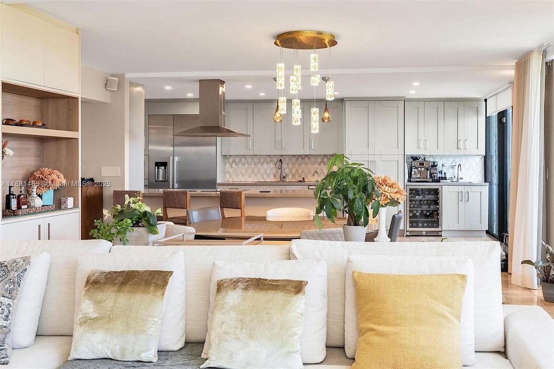 Recently Sold: $1,975,000 (3 beds, 3 baths, 2388 Square Feet)