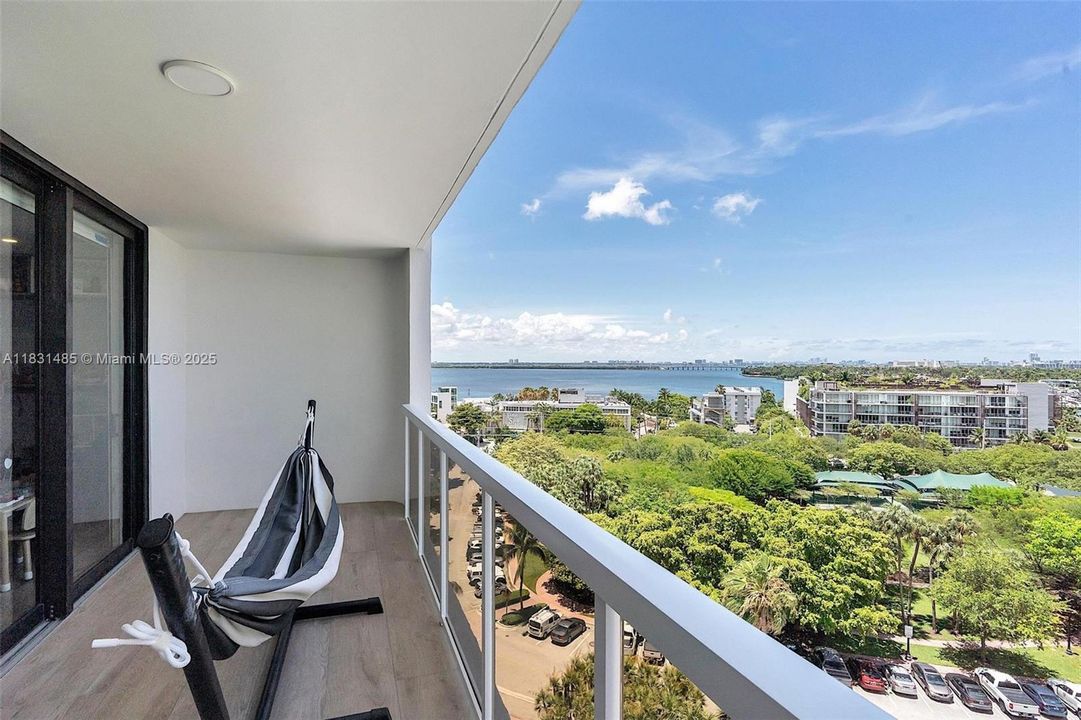 Recently Sold: $1,975,000 (3 beds, 3 baths, 2388 Square Feet)