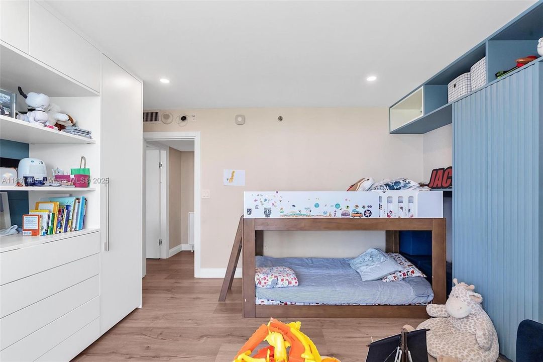 Recently Sold: $1,975,000 (3 beds, 3 baths, 2388 Square Feet)