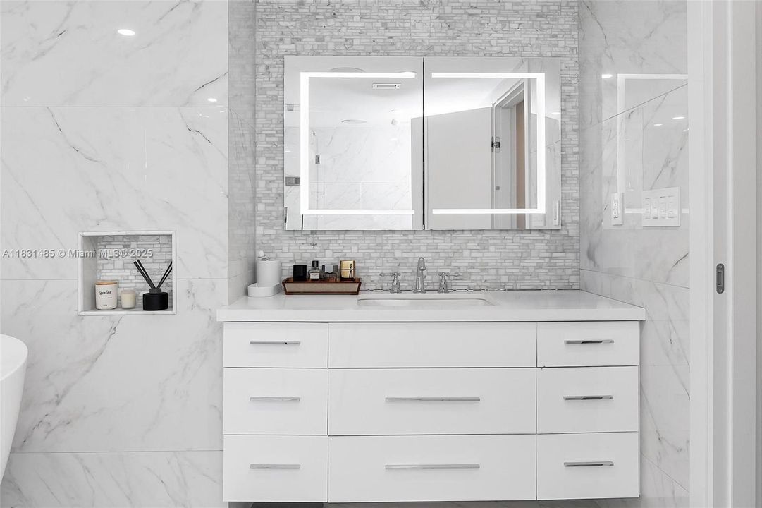 Recently Sold: $1,975,000 (3 beds, 3 baths, 2388 Square Feet)