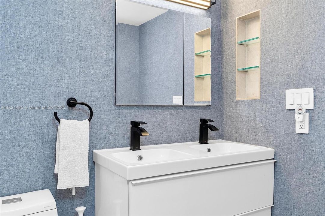 Recently Sold: $1,975,000 (3 beds, 3 baths, 2388 Square Feet)