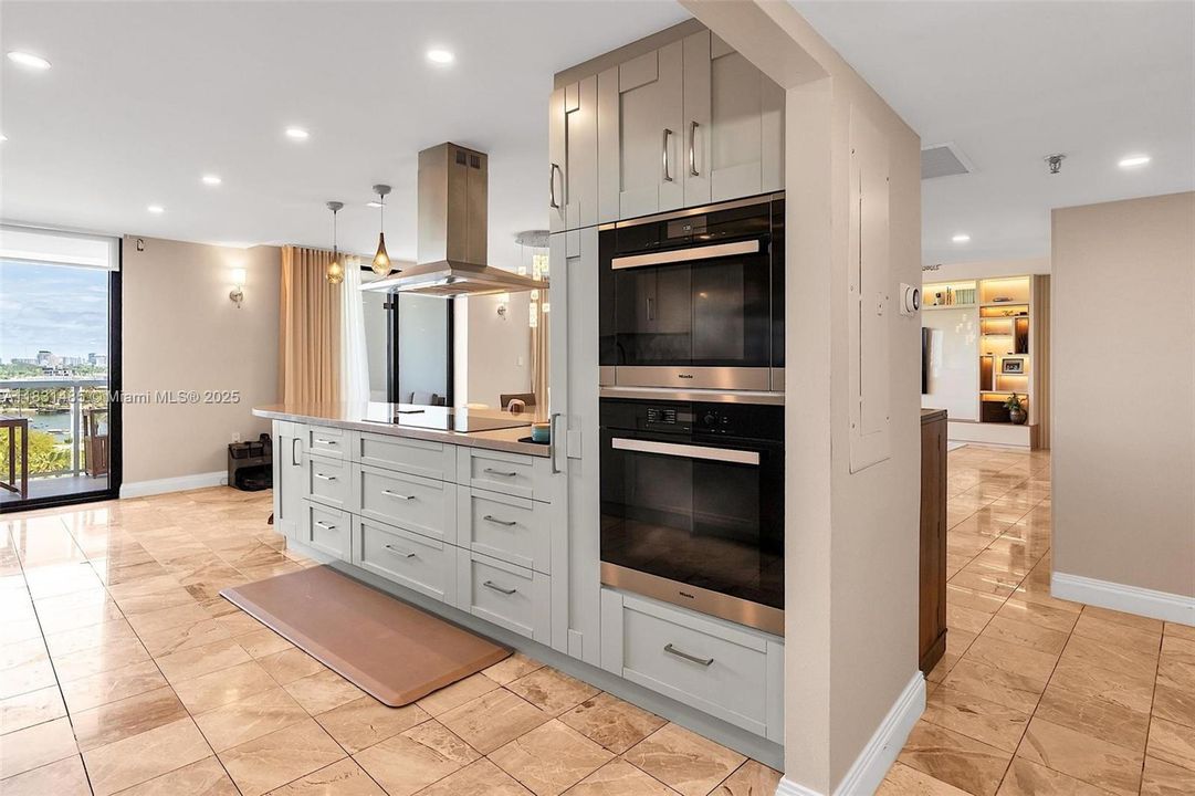 Recently Sold: $1,975,000 (3 beds, 3 baths, 2388 Square Feet)