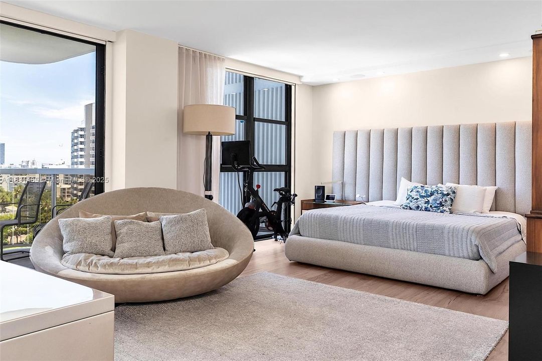 Recently Sold: $1,975,000 (3 beds, 3 baths, 2388 Square Feet)