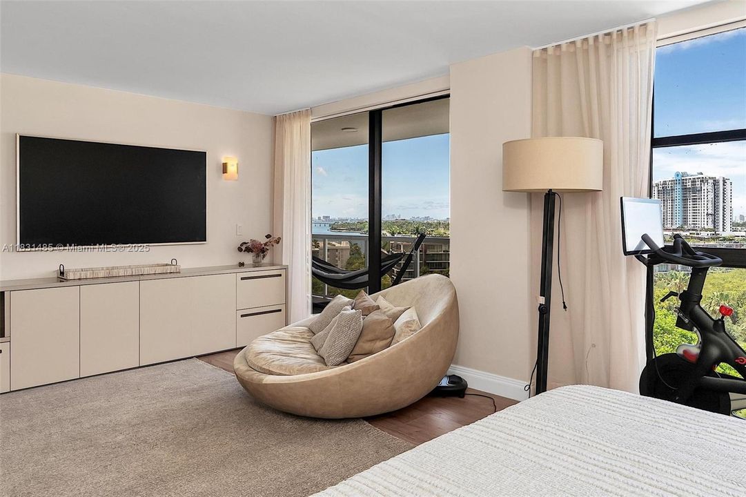 Recently Sold: $1,975,000 (3 beds, 3 baths, 2388 Square Feet)