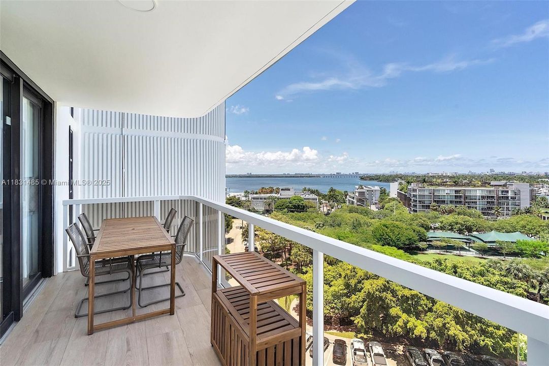 Recently Sold: $1,975,000 (3 beds, 3 baths, 2388 Square Feet)