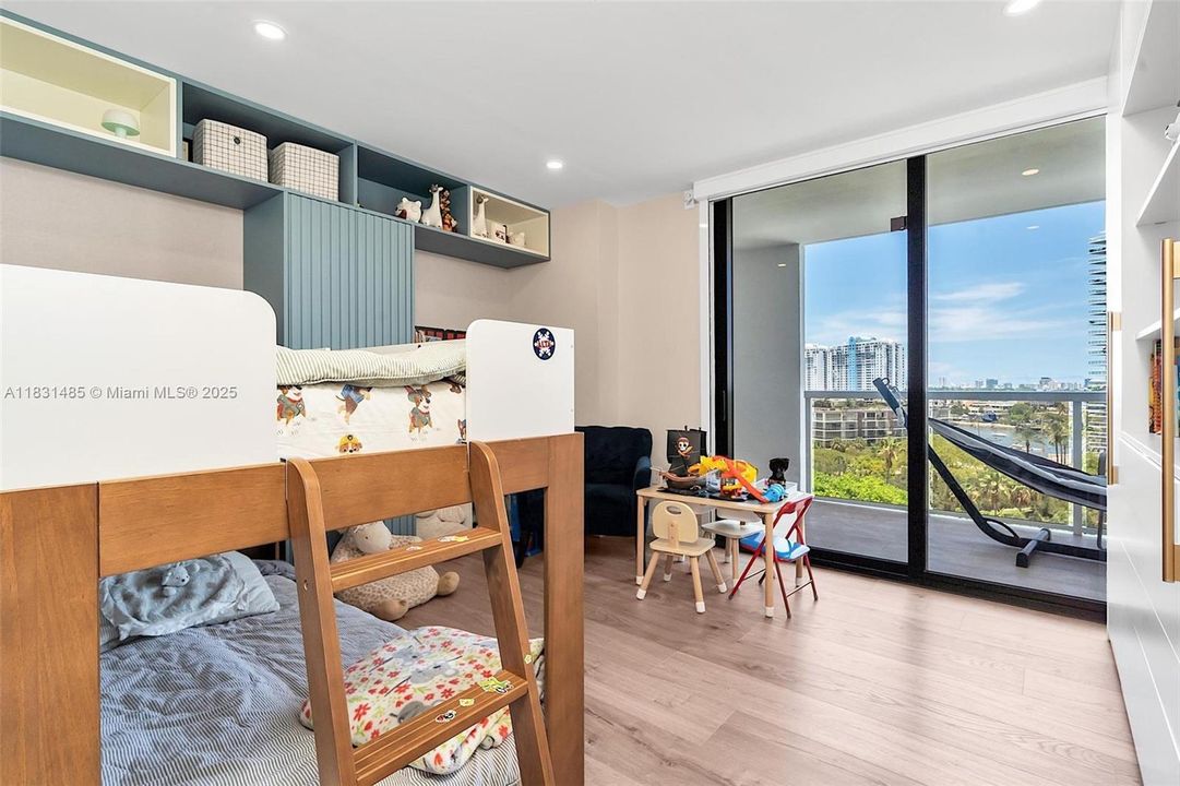 Recently Sold: $1,975,000 (3 beds, 3 baths, 2388 Square Feet)