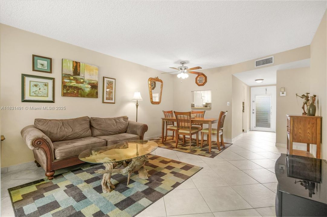 En Venta: $85,500 (2 camas, 2 baños, 850 Pies cuadrados)