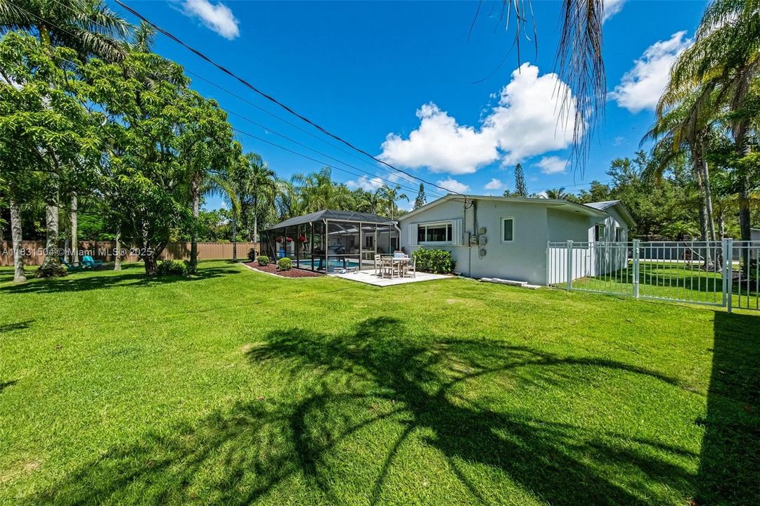 Recently Sold: $1,295,000 (5 beds, 3 baths, 2172 Square Feet)