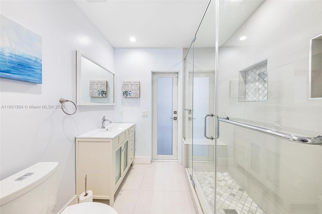 Recently Sold: $1,295,000 (5 beds, 3 baths, 2172 Square Feet)