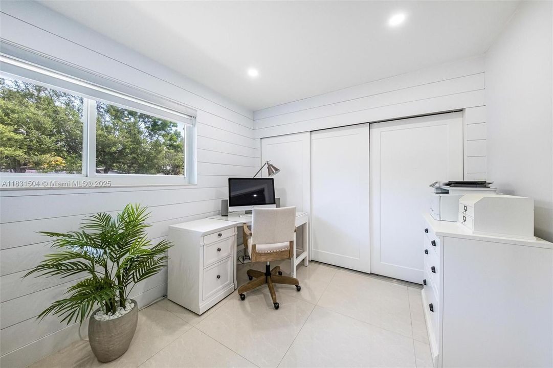 Recently Sold: $1,295,000 (5 beds, 3 baths, 2172 Square Feet)