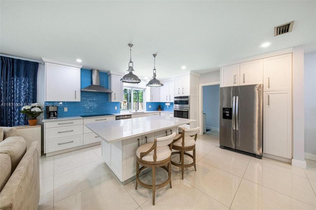 Recently Sold: $1,295,000 (5 beds, 3 baths, 2172 Square Feet)