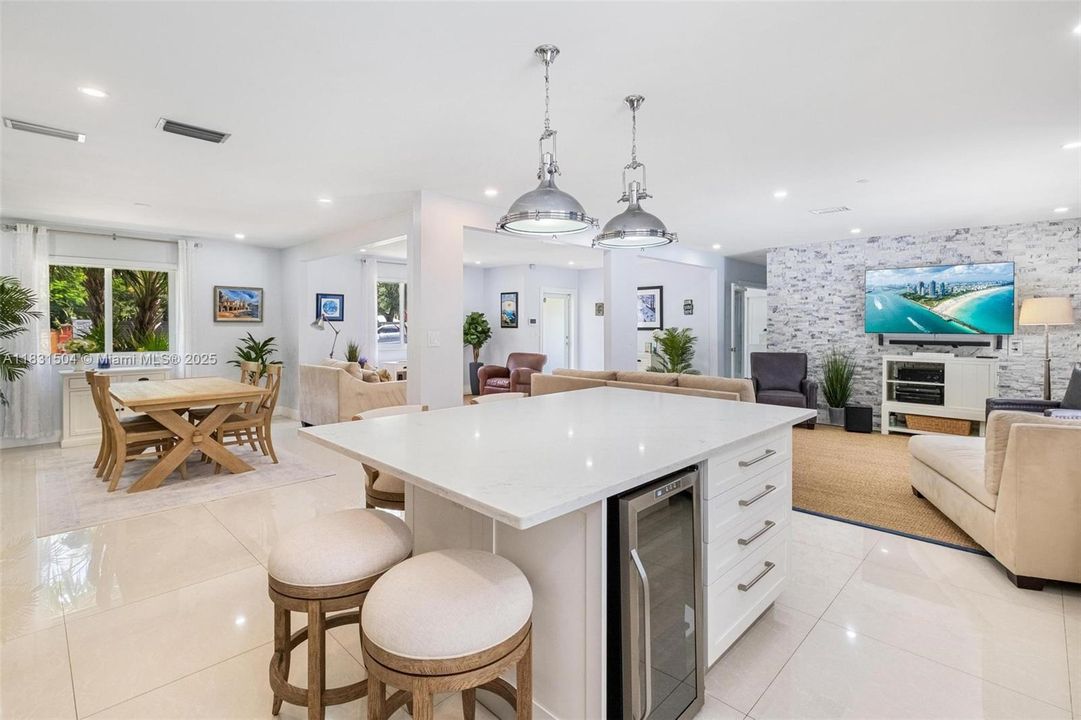 Recently Sold: $1,295,000 (5 beds, 3 baths, 2172 Square Feet)