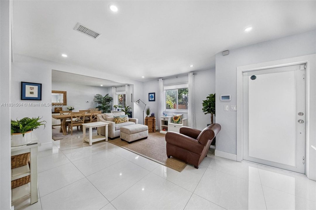 Recently Sold: $1,295,000 (5 beds, 3 baths, 2172 Square Feet)