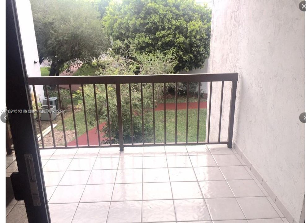 Recently Sold: $320,000 (2 beds, 2 baths, 1000 Square Feet)