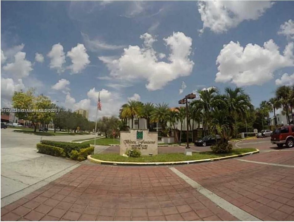 Recently Sold: $320,000 (2 beds, 2 baths, 1000 Square Feet)