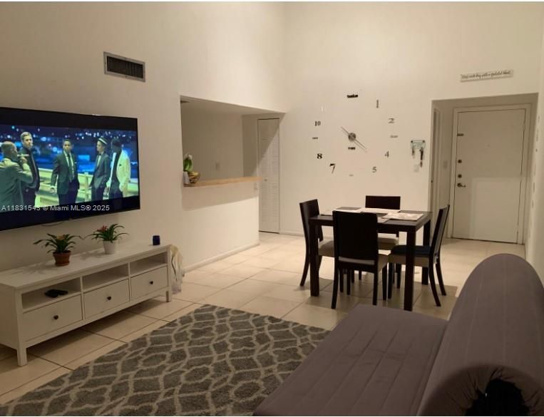 Recently Sold: $320,000 (2 beds, 2 baths, 1000 Square Feet)