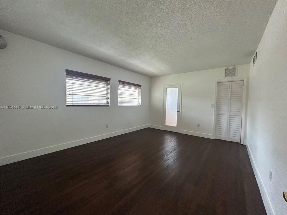 На продажу: $290,000 (1 спален, 1 ванн, 903 Квадратных фут)