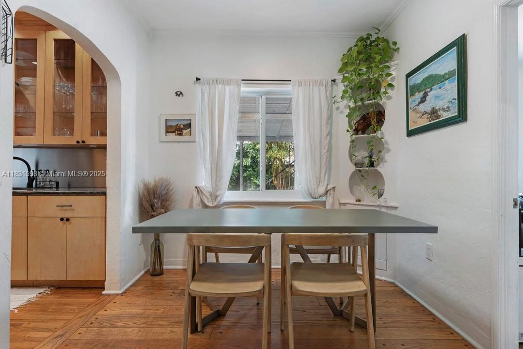 Недавно продано: $749,000 (2 спален, 1 ванн, 966 Квадратных фут)