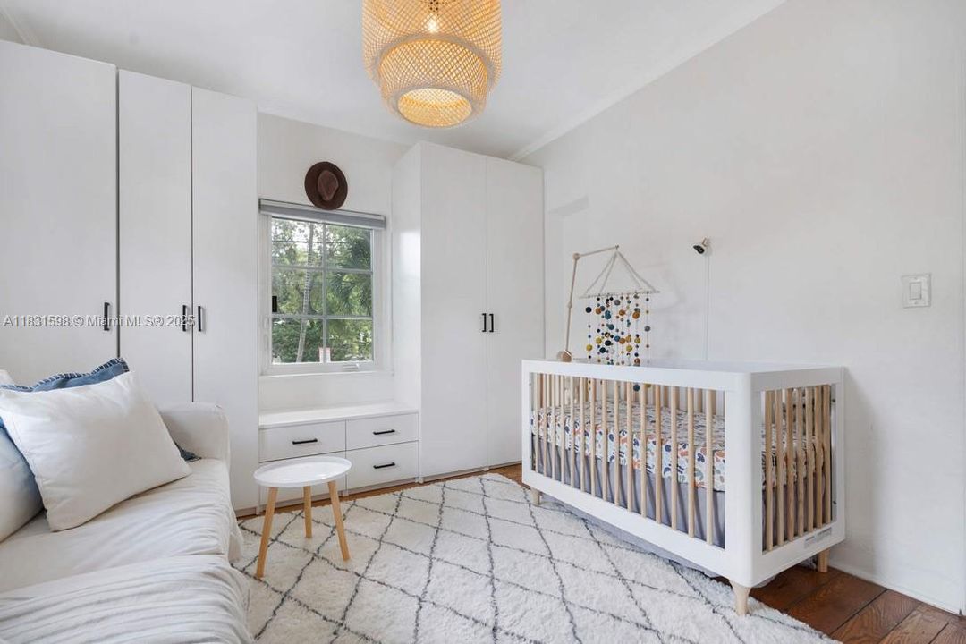 Недавно продано: $749,000 (2 спален, 1 ванн, 966 Квадратных фут)