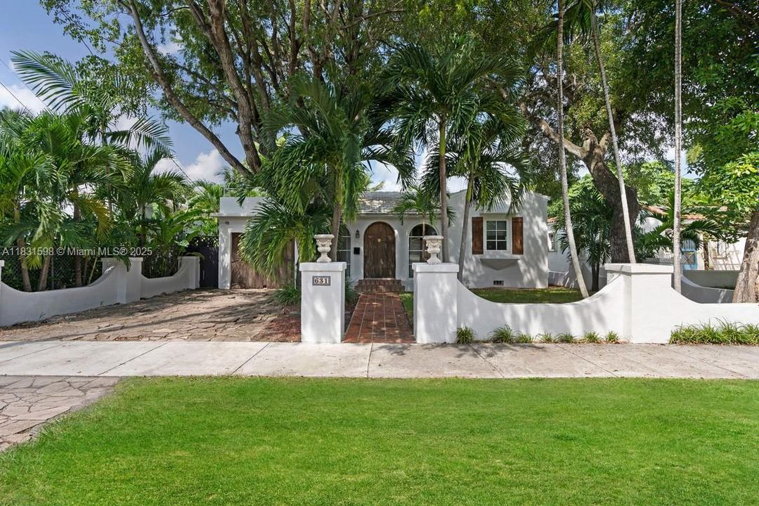 Недавно продано: $749,000 (2 спален, 1 ванн, 966 Квадратных фут)