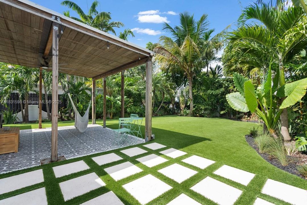 Недавно продано: $749,000 (2 спален, 1 ванн, 966 Квадратных фут)