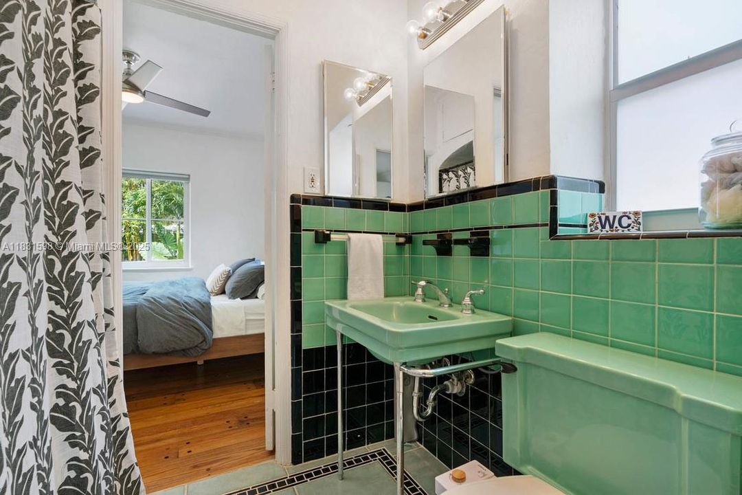 Недавно продано: $749,000 (2 спален, 1 ванн, 966 Квадратных фут)