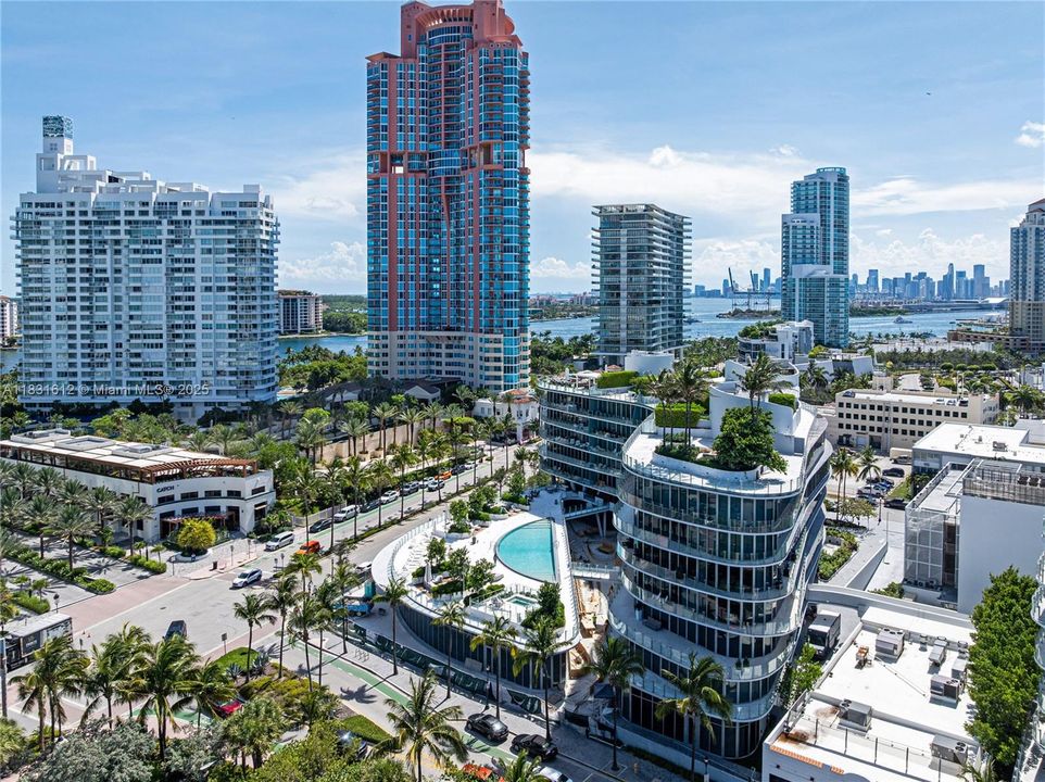 Под контрактом: $40,000 (4 спален, 4 ванн, 3337 Квадратных фут)