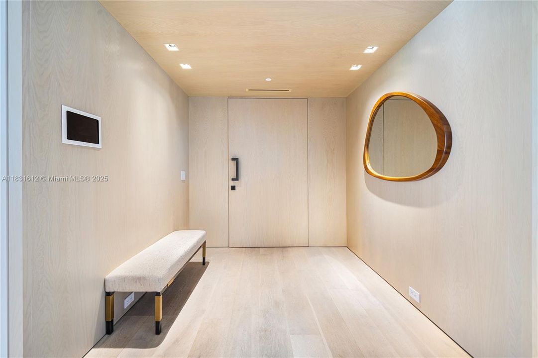 Под контрактом: $40,000 (4 спален, 4 ванн, 3337 Квадратных фут)