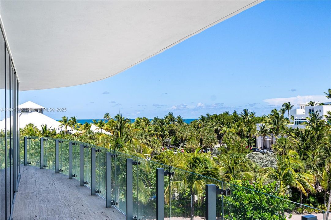 Под контрактом: $40,000 (4 спален, 4 ванн, 3337 Квадратных фут)