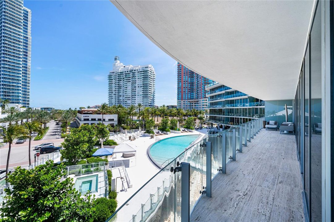 Под контрактом: $40,000 (4 спален, 4 ванн, 3337 Квадратных фут)