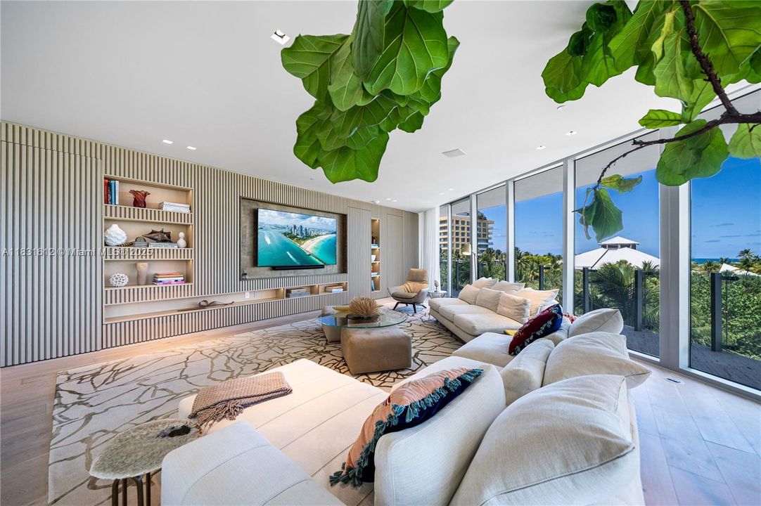 Под контрактом: $40,000 (4 спален, 4 ванн, 3337 Квадратных фут)