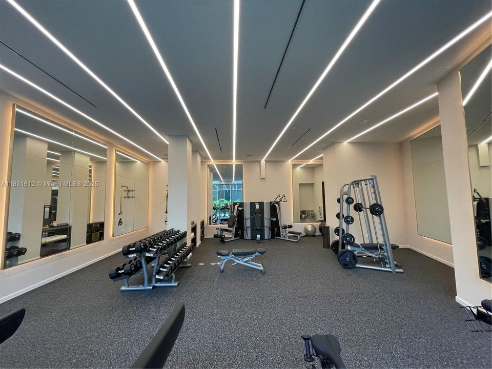 Под контрактом: $40,000 (4 спален, 4 ванн, 3337 Квадратных фут)