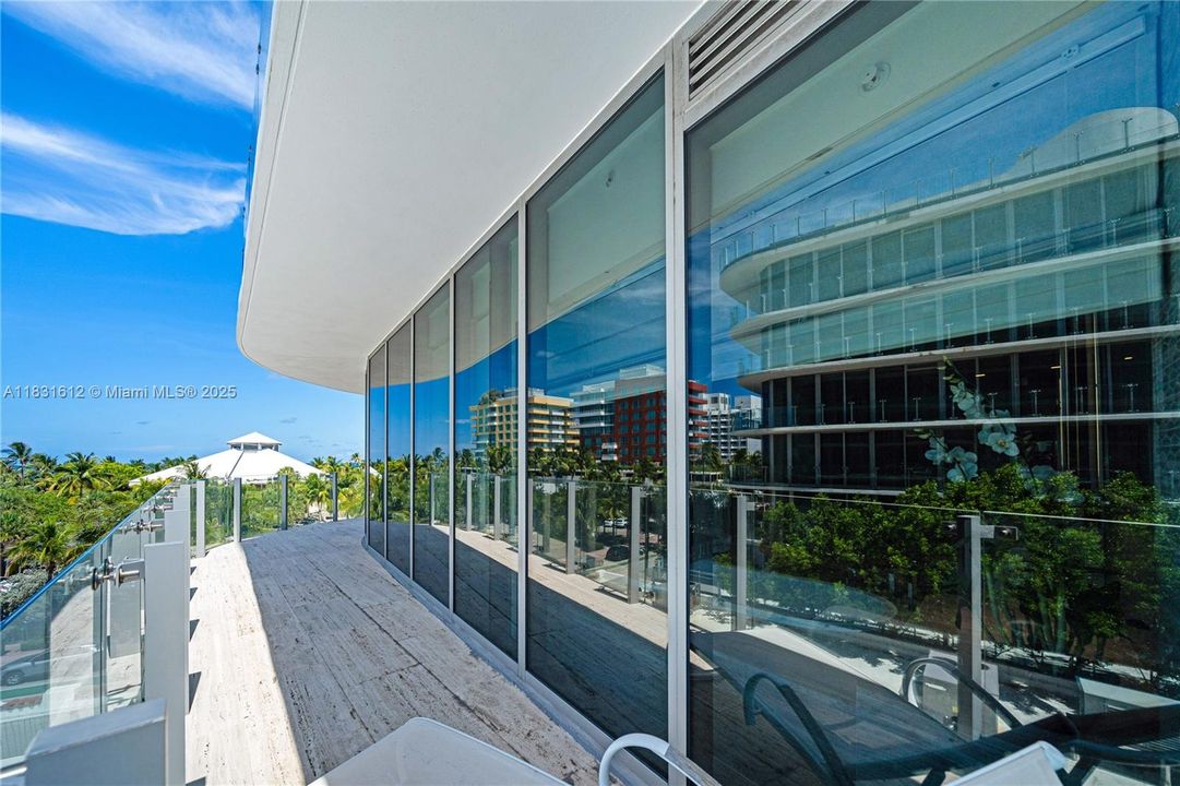 Под контрактом: $40,000 (4 спален, 4 ванн, 3337 Квадратных фут)