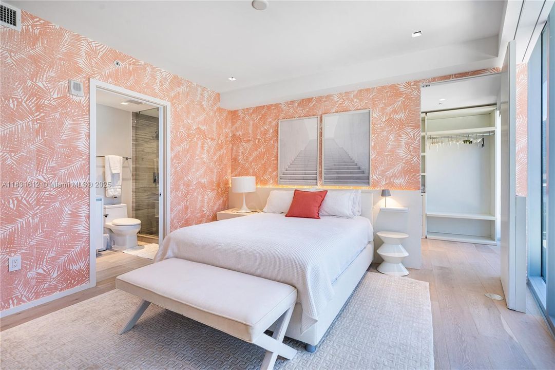 Под контрактом: $40,000 (4 спален, 4 ванн, 3337 Квадратных фут)