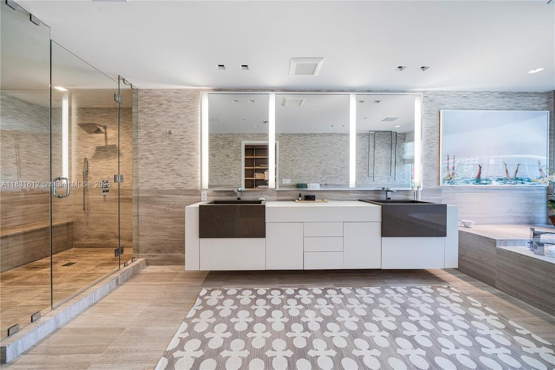 Под контрактом: $40,000 (4 спален, 4 ванн, 3337 Квадратных фут)