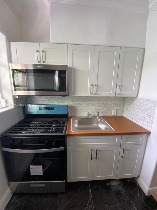 For Sale: $230,000 (0 beds, 1 baths, 400 Square Feet)