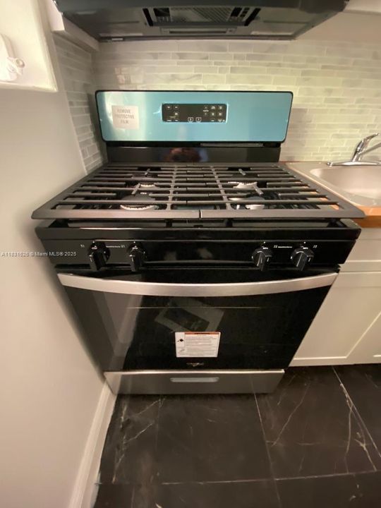 For Sale: $230,000 (0 beds, 1 baths, 400 Square Feet)