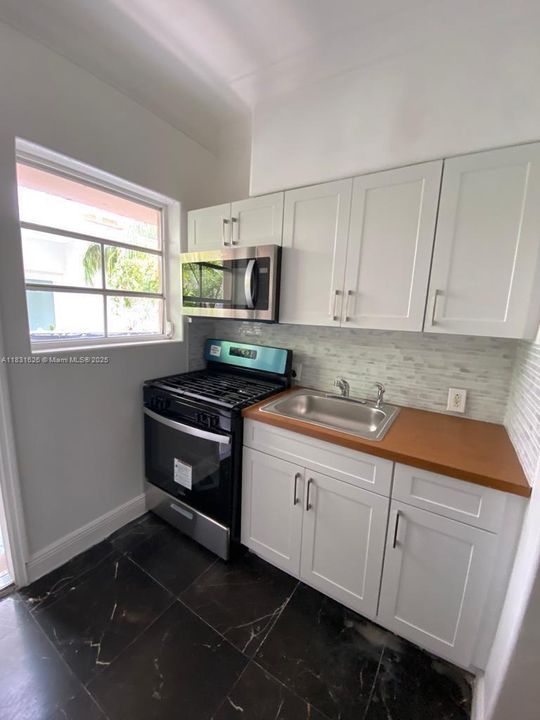 For Sale: $230,000 (0 beds, 1 baths, 400 Square Feet)
