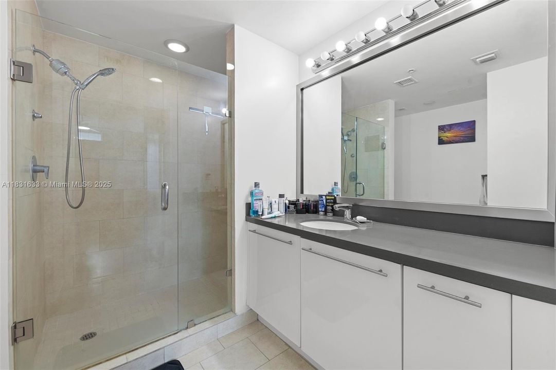 Recently Sold: $438,500 (1 beds, 1 baths, 846 Square Feet)