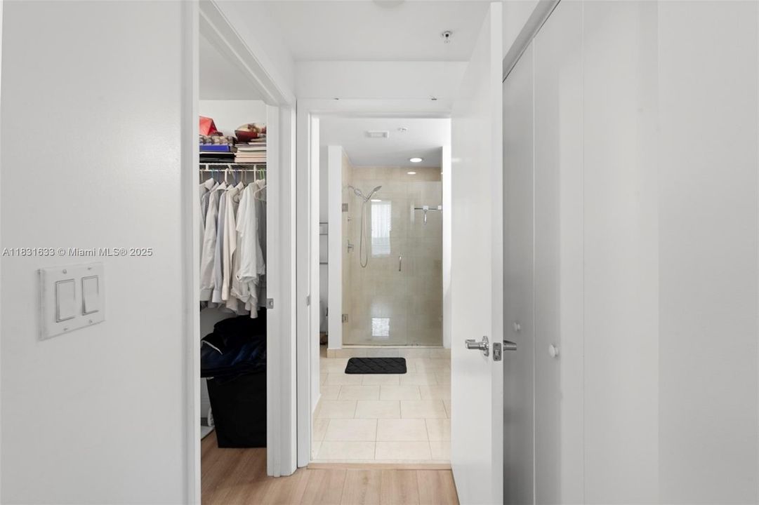 Recently Sold: $438,500 (1 beds, 1 baths, 846 Square Feet)