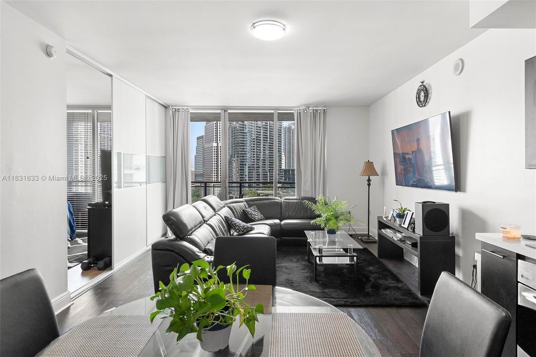 Recently Sold: $438,500 (1 beds, 1 baths, 846 Square Feet)