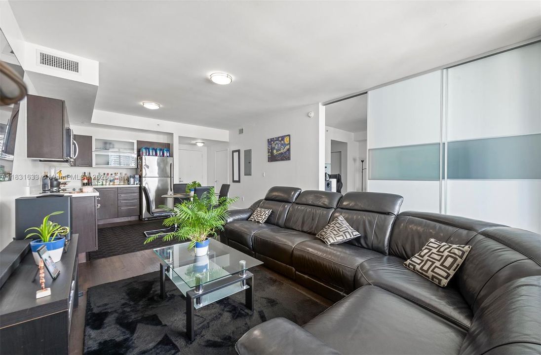 Recently Sold: $438,500 (1 beds, 1 baths, 846 Square Feet)