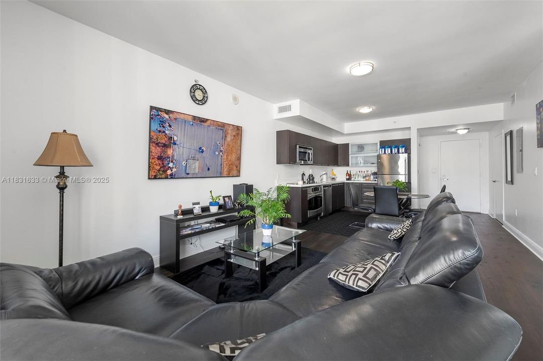 Recently Sold: $438,500 (1 beds, 1 baths, 846 Square Feet)