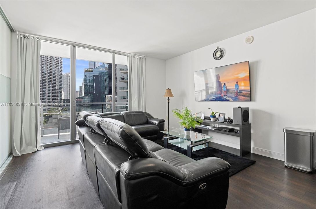 Recently Sold: $438,500 (1 beds, 1 baths, 846 Square Feet)