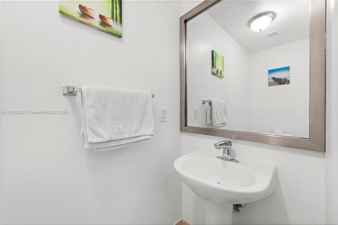 Recently Sold: $438,500 (1 beds, 1 baths, 846 Square Feet)