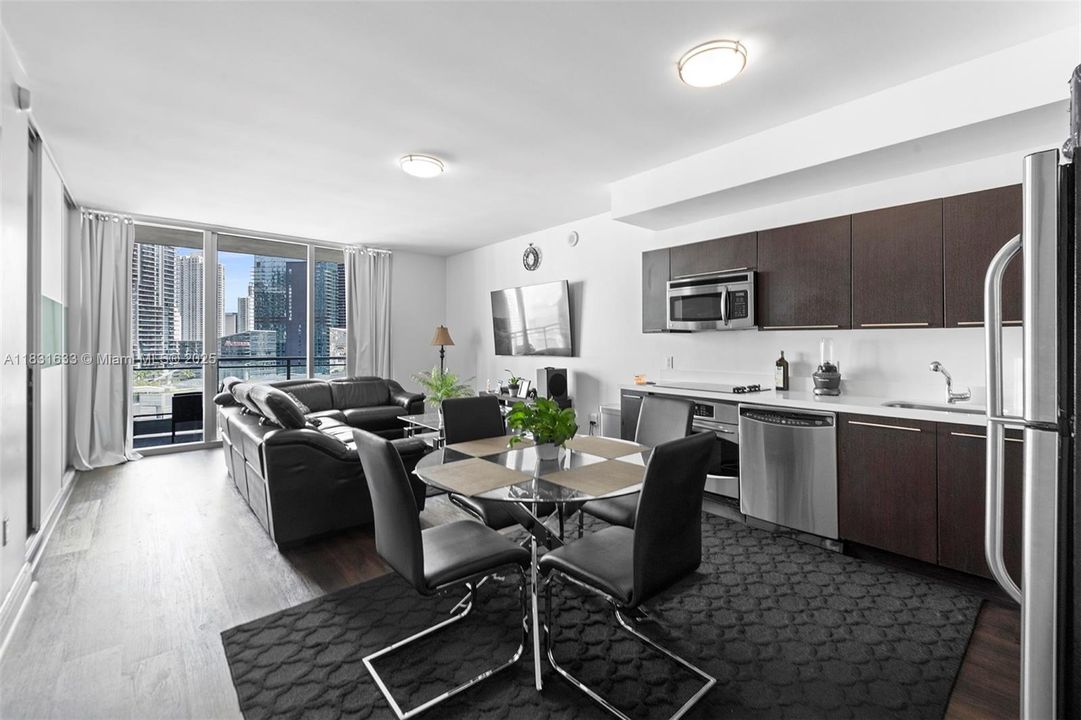 Recently Sold: $438,500 (1 beds, 1 baths, 846 Square Feet)